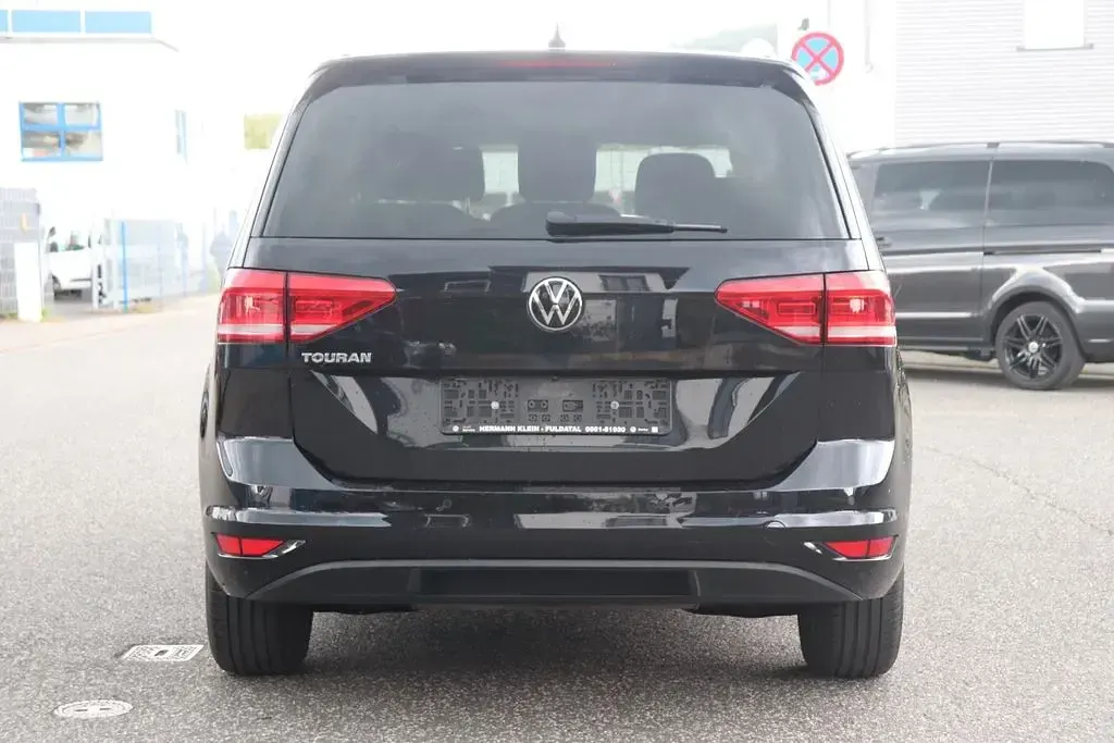 Gebraucht VW Touran Highline 150 PS (110 kW) 2020 Schwarz Van / Kleinbus