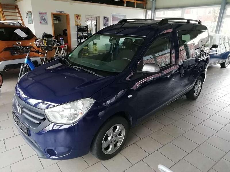 Gebraucht Dacia Dokker Celebration 90 PS (66 kW) 2015 Cosmosblaumetallic Van / Kleinbus