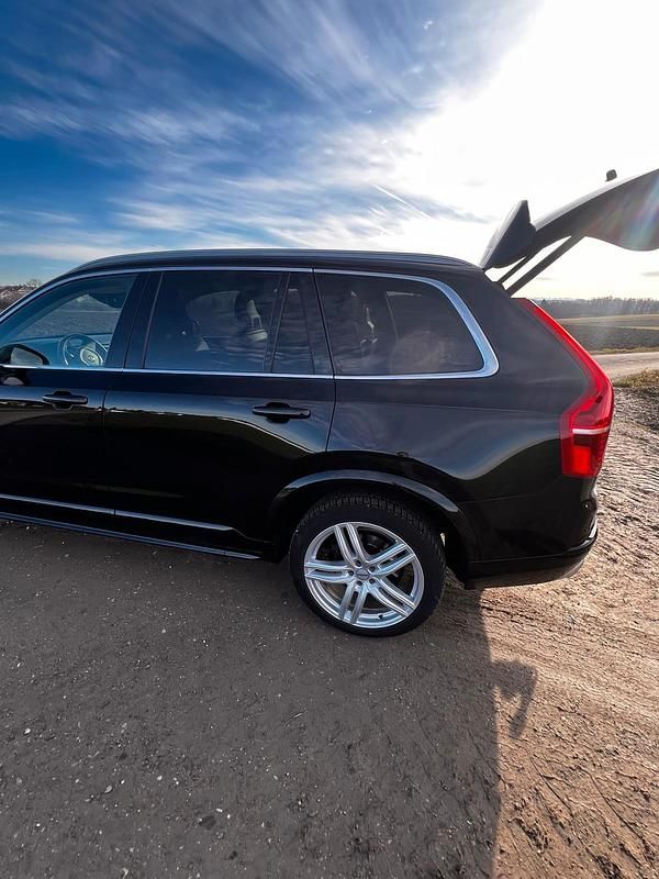 Gebraucht Volvo XC90 Momentum 235 PS (172 kW) 2019 Schwarz SUV