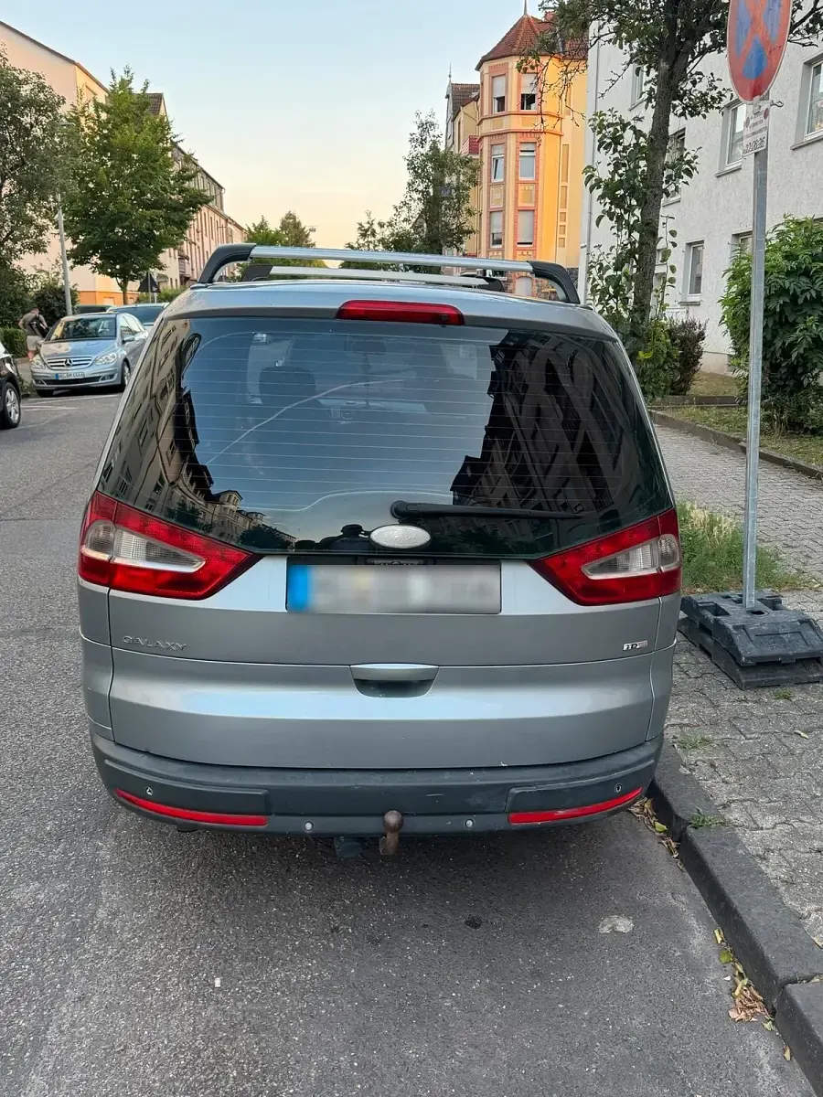 Gebraucht Ford Galaxy 147 PS (108 kW) 2009 Silber Van / Kleinbus