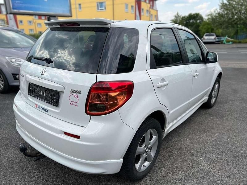 Gebraucht Suzuki SX4 107 PS (78 kW) 2009 Weiß Limousine