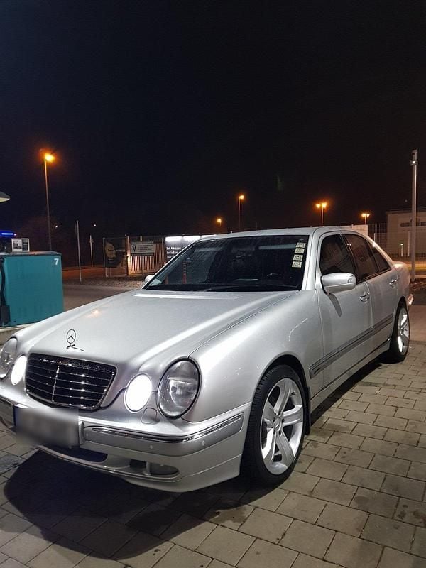 Gebraucht Mercedes E270 Elegance 173 PS (127 kW) 2000 Silber Limousine
