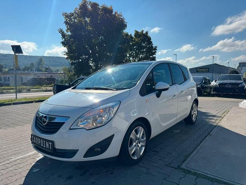 Weiß Gebraucht 2011 Opel Meriva Design Edition Van / Kleinbus | 3.990 € (Guter Preis) - Bild 1/4