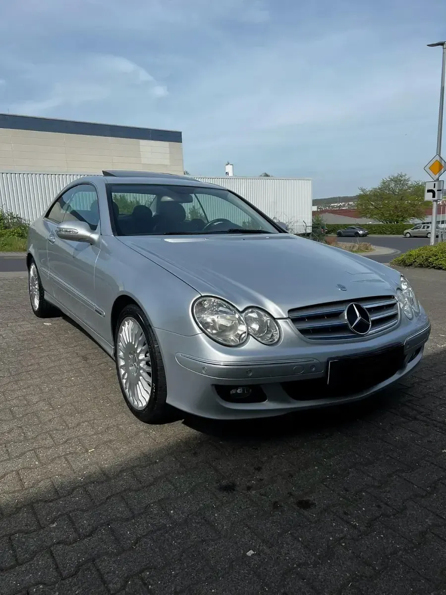 Gebraucht Mercedes CLK220 150 PS (110 kW) 2007 Silber Coupé