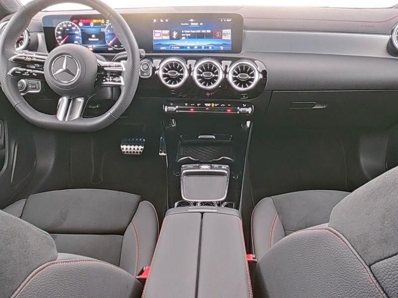 Gebraucht Mercedes CLA200 Shooting Brake AMG line 163 PS (119 kW) 2025 Silber Kombi