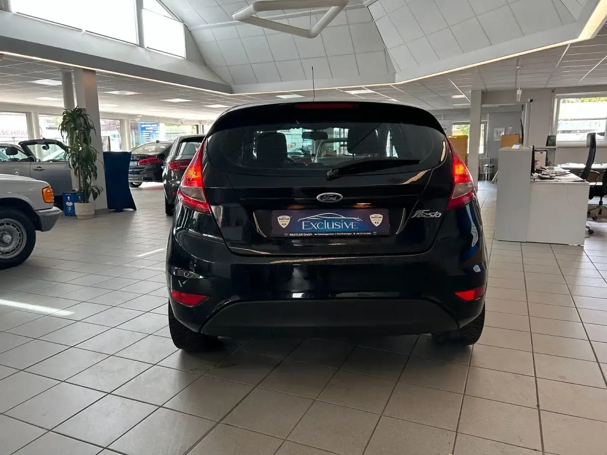 Gebraucht Ford Fiesta Trend 82 PS (60 kW) 2012 Schwarz Kleinwagen