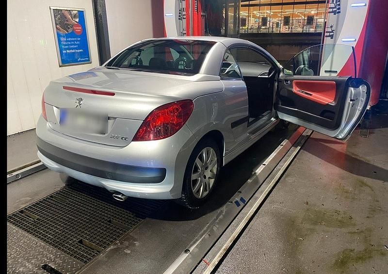 Gebraucht Peugeot 207 CC 90 PS (66 kW) 2007 Silber Cabrio