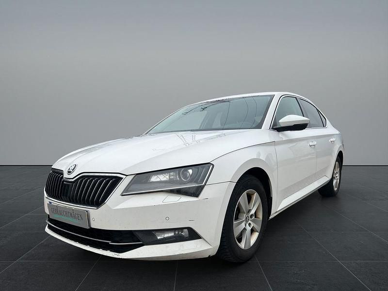 Candyweiss Gebraucht 2017 Skoda Superb Limousine | 7.500 € - Bild 1/4