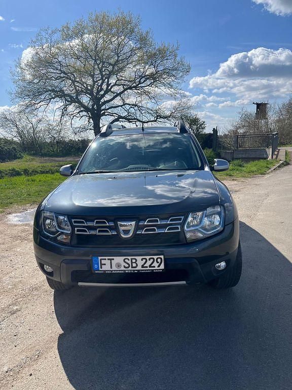 Gebraucht Dacia Duster Lauréate 114 PS (83 kW) 2017 Grau SUV