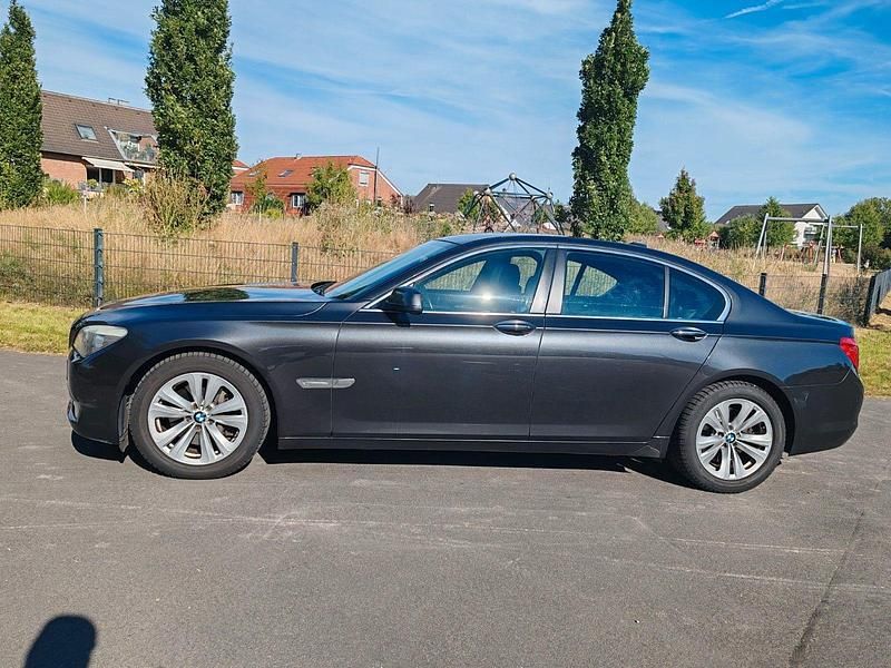 Gebraucht BMW 730 245 PS (180 kW) 2009 Grau Limousine