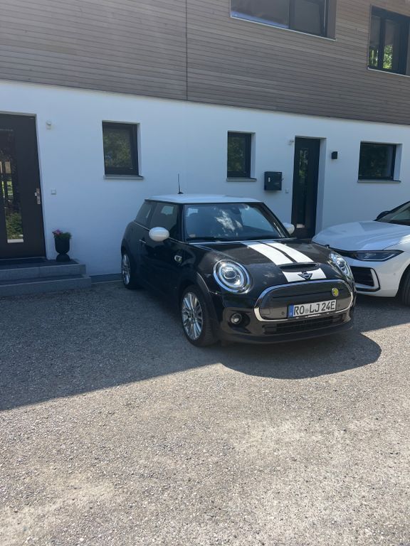 Schwarz Gebraucht 2020 Mini Cooper SE Kleinwagen | 15.100 € (Fairer Preis) - Bild 1/4
