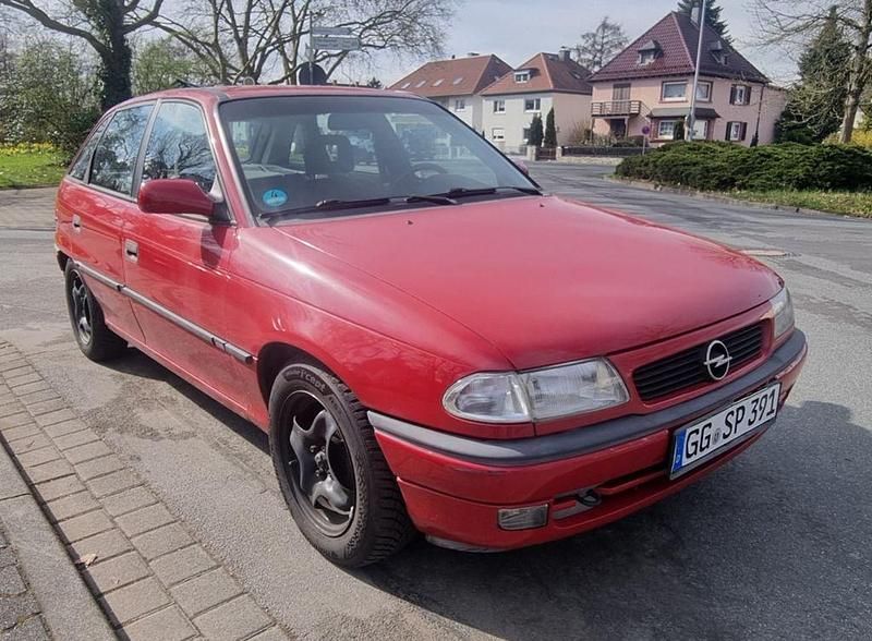 Gebraucht Opel Astra 75 PS (55 kW) 1997 Rot Limousine