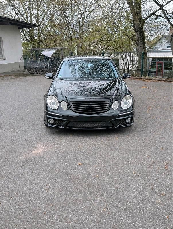 Gebraucht Mercedes E500 387 PS (284 kW) 2007 Schwarz Limousine
