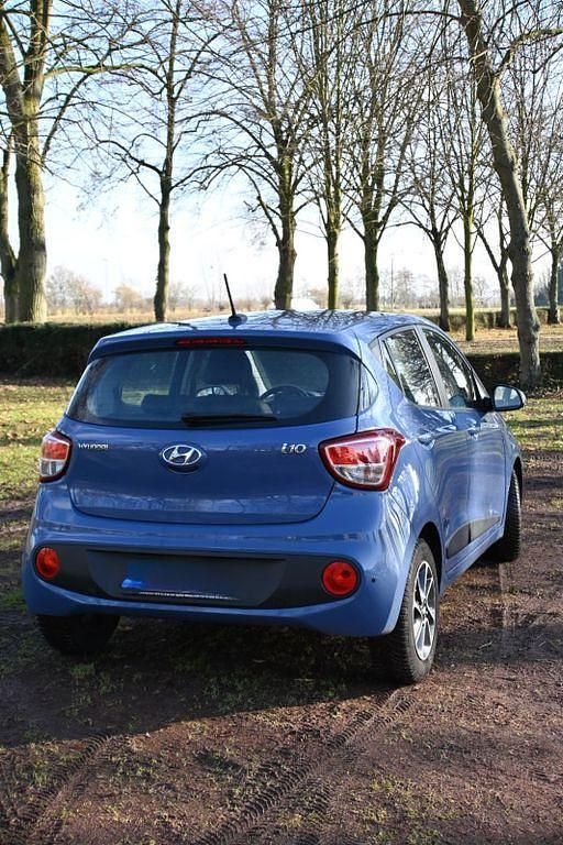 Gebraucht Hyundai i10 67 PS (49 kW) 2018 Blau Kleinwagen