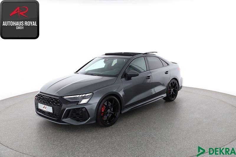 Grau Gebraucht 2022 Audi RS3 Sport Kleinwagen | 54.830 € (Fairer Preis) - Bild 1/4