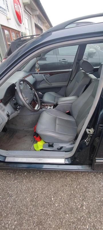 Gebraucht Mercedes E320 198 PS (145 kW) 2000 Blau Kombi