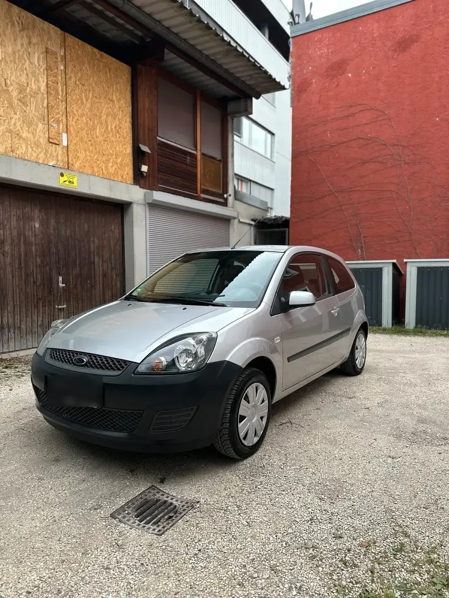 Gebraucht Ford Fiesta 70 PS (51 kW) 2006 Silber Kleinwagen