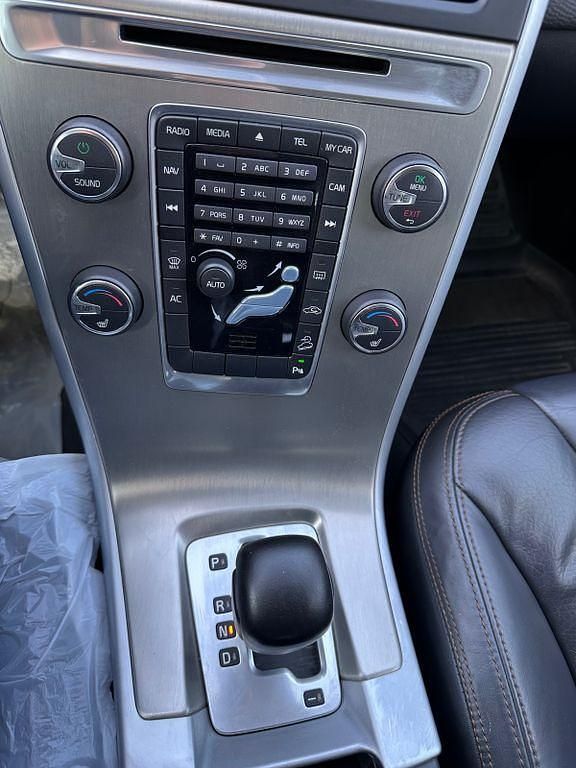 Gebraucht Volvo XC60 Summum 163 PS (119 kW) 2011 Silber SUV