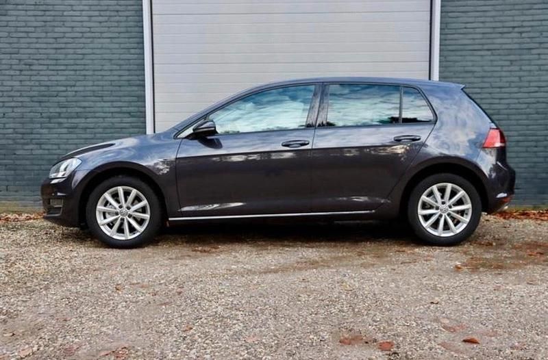 Gebraucht VW Golf VII LOUNGE 115 PS (84 kW) 2015 Grau Limousine