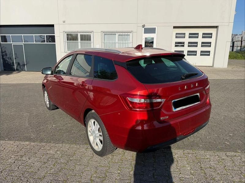 Second-hand Lada Vesta 106 CP (77 kW) 2018 Roșu Break