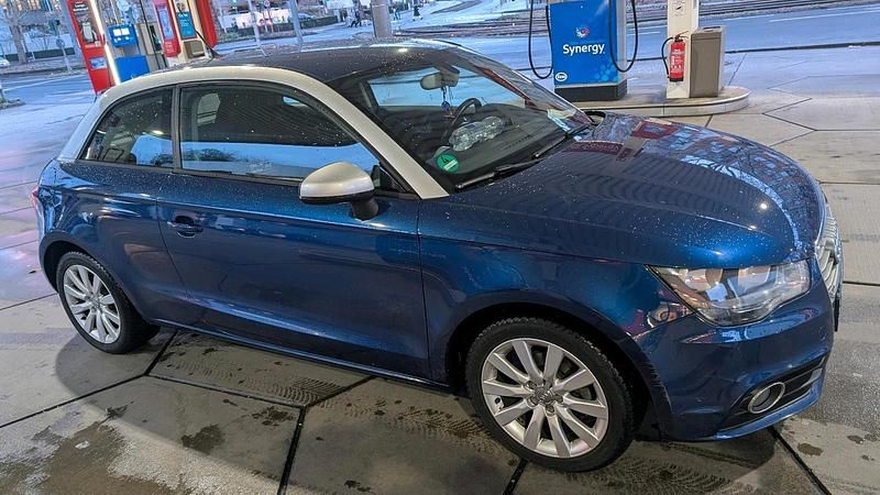 Gebraucht Audi A1 89 PS (65 kW) 2011 Blau Kleinwagen