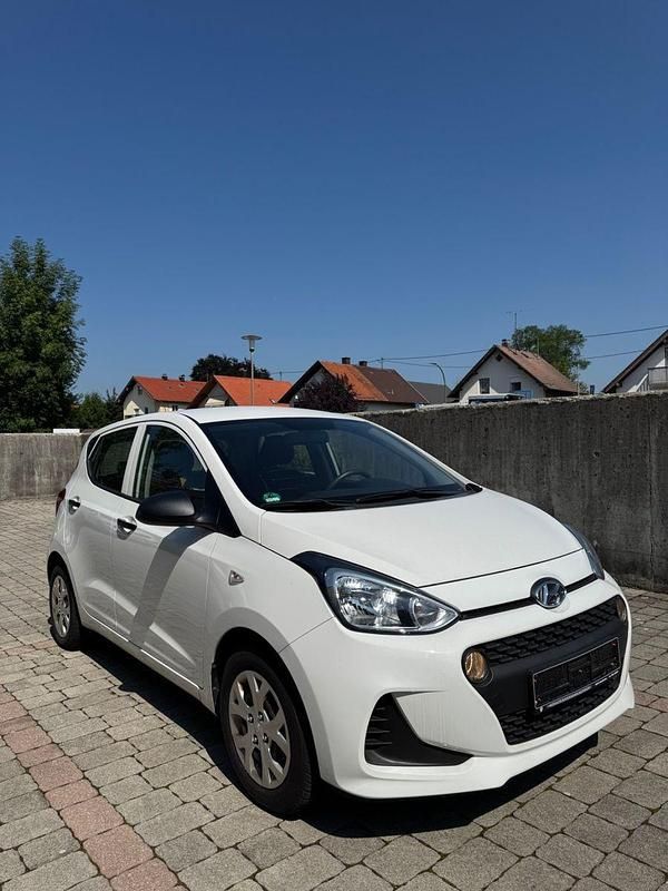 Weiß Gebraucht 2016 Hyundai i10 Kleinwagen | 5.400 € (Guter Preis) - Bild 1/4