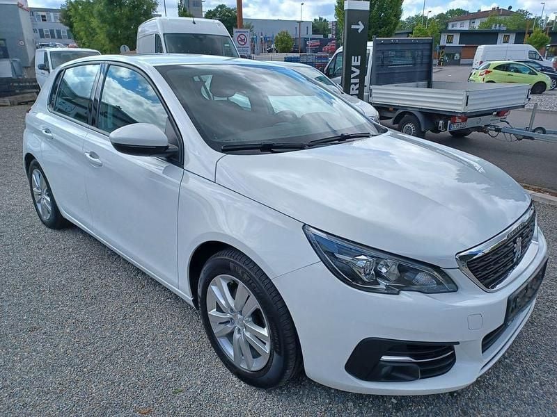 Weiß Gebraucht 2021 Peugeot 308 Active Limousine | 9.999 € - Bild 1/4