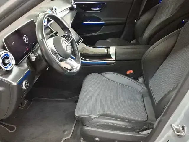 Gebraucht Mercedes C200 Avantgarde 163 PS (119 kW) 2022 Hightechsilber metallic Kombi