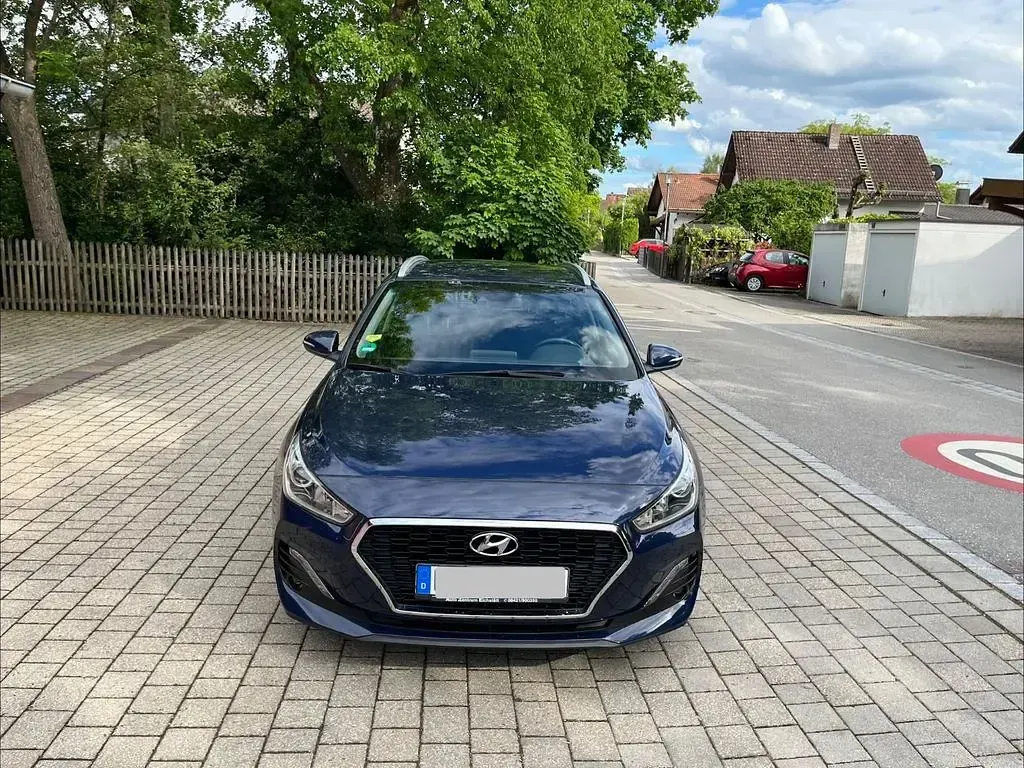 Gebraucht Hyundai i30 140 PS (102 kW) 2018 Blau Kombi