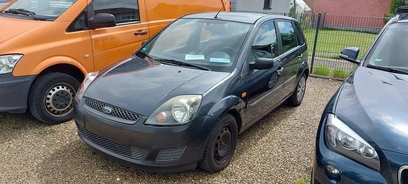 Grau Gebraucht 2007 Ford Fiesta Ambiente Kleinwagen | 920 € (Superpreis) - Bild 1/4