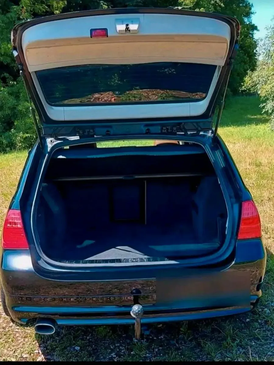 Gebraucht BMW 320 177 PS (130 kW) 2009 Schwarz Kombi