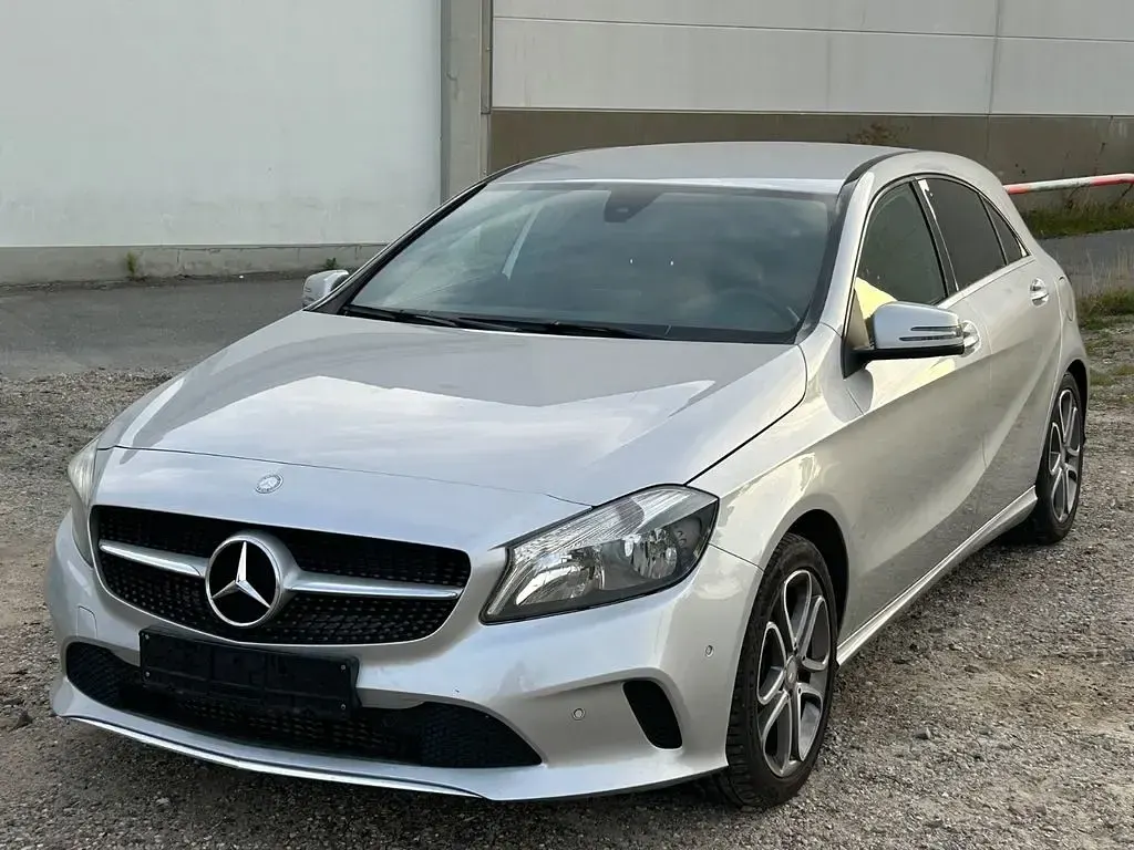 Gebraucht Mercedes A200 136 PS (100 kW) 2015 Silber Kleinwagen