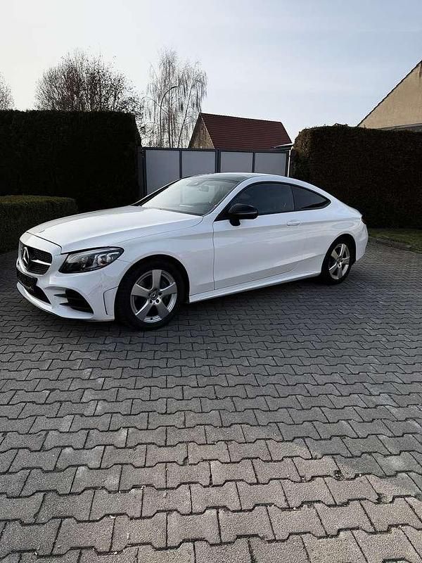 Gebraucht Mercedes C200 184 PS (135 kW) 2019 Weiß Coupé