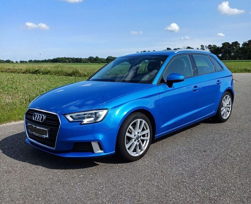 Blau Gebraucht 2019 Audi A3 Sportback Sport Limousine | 17.800 € (Guter Preis) - Bild 1/4
