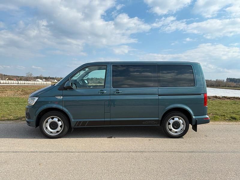 Gebraucht VW Multivan Highline 204 PS (150 kW) 2018 Blau Van / Kleinbus