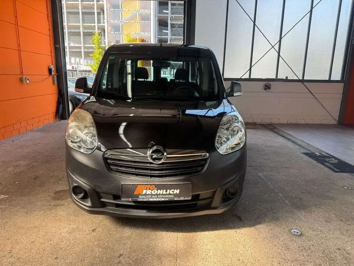 Używany Opel Combo Selection 90 KM (66 kW) 2016 Czarny Minivan