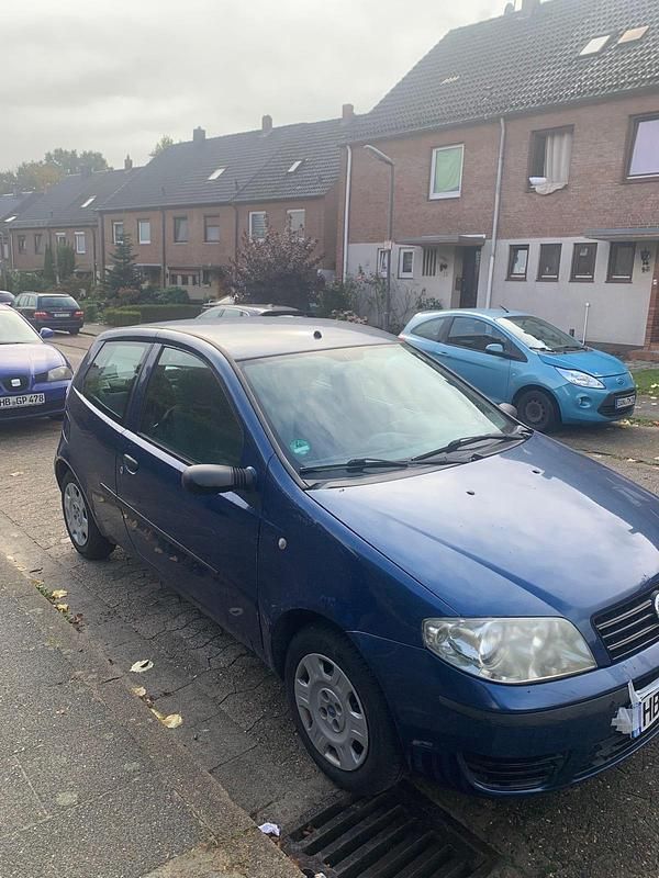 Blau Gebraucht 2004 Fiat Punto Kleinwagen | 850 € (Guter Preis) - Bild 1/4