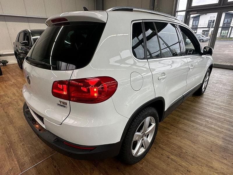 Gebraucht VW Tiguan LOUNGE 125 PS (91 kW) 2016 Weiß SUV