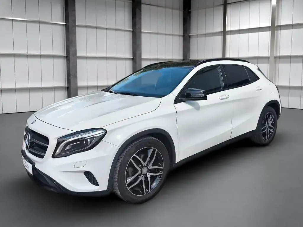 Gebraucht Mercedes GLA200 Urban 136 PS (100 kW) 2014 Weiß SUV