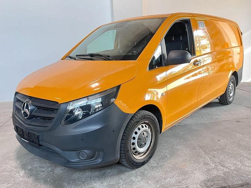 Gelb Gebraucht 2016 Mercedes Vito Van / Kleinbus | 11.999 € (Guter Preis) - Bild 1/4