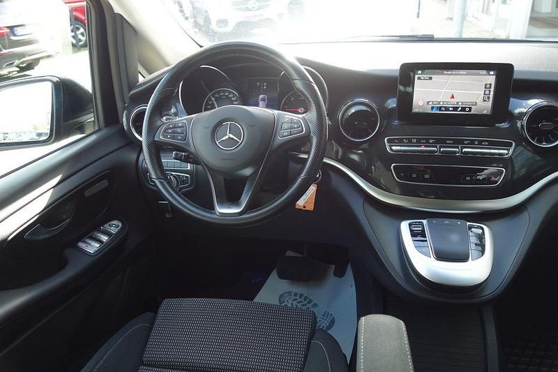 Gebraucht Mercedes V250 Night 190 PS (139 kW) 2022 Selenitgrau Van / Kleinbus