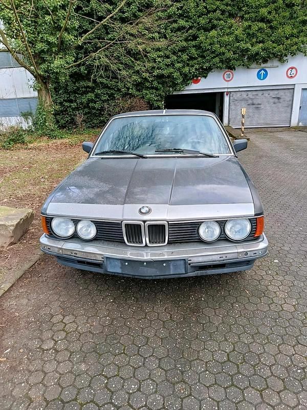 Grau Gebraucht 1983 BMW 732 Limousine | 4.900 € - Bild 1/4