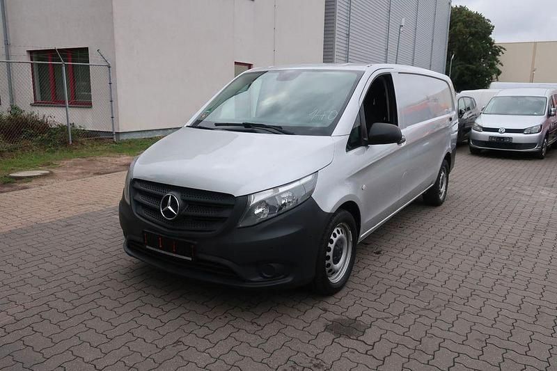 Silber Gebraucht 2015 Mercedes Vito Van / Kleinbus | 9.800 € (Superpreis) - Bild 1/4
