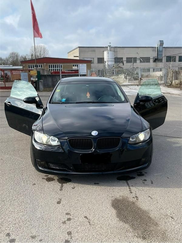 Gebraucht BMW 320 170 PS (125 kW) 2008 Schwarz Coupé