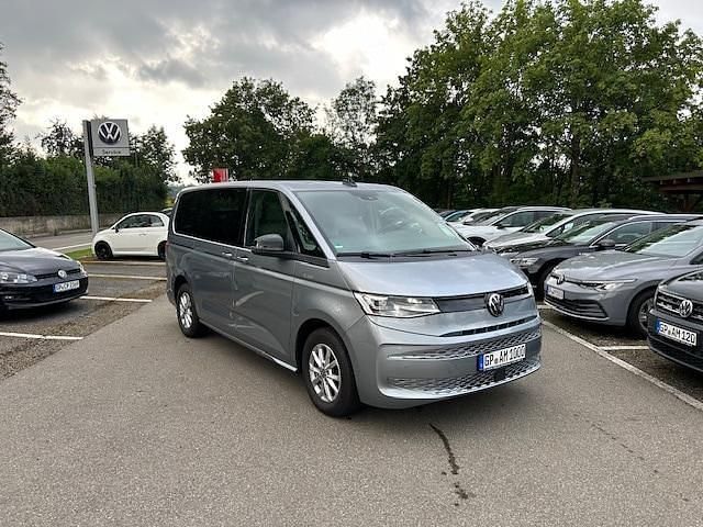 Mono silber metallic Gebraucht 2023 VW Multivan Basis Van | 52.666 € (Etwas zu teuer) - Bild 1/4