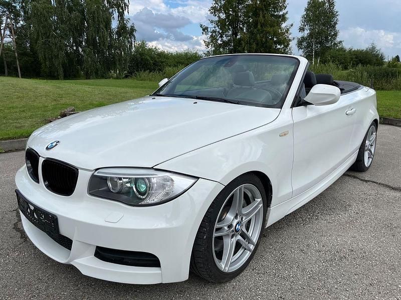 Weiß Gebraucht 2011 BMW 135 Cabriolet Performance Cabrio | 14.400 € (Superpreis) - Bild 1/4