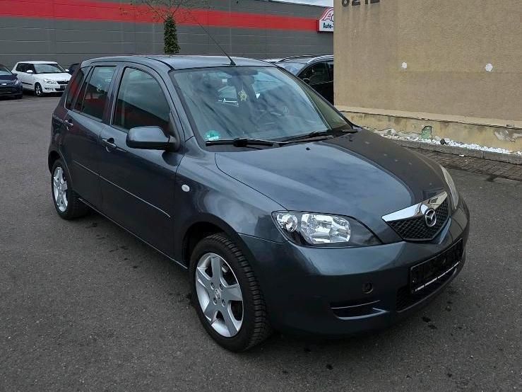 Grau Gebraucht 2005 Mazda 2 Kleinwagen | 1.500 € (Etwas zu teuer) - Bild 1/4