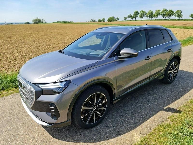 Grau Gebraucht 2023 Audi Q4 e-tron Advanced Plus SUV | 47.900 € - Bild 1/4