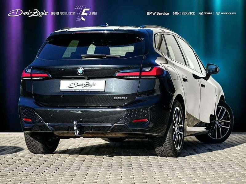 Gebraucht BMW 220 Active Tourer M Sport 170 PS (125 kW) 2025 Saphirschwarzmetallic Van / Kleinbus