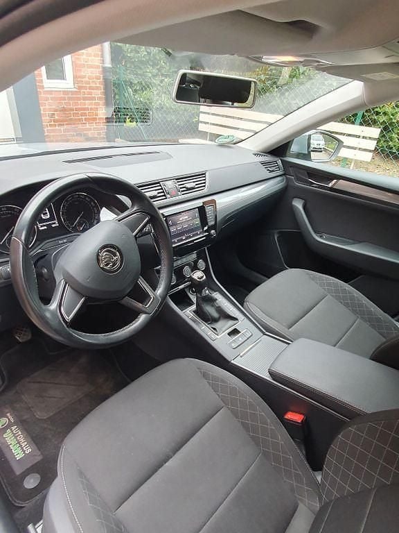 Gebraucht Skoda Superb Active 125 PS (91 kW) 2018 Grau Limousine